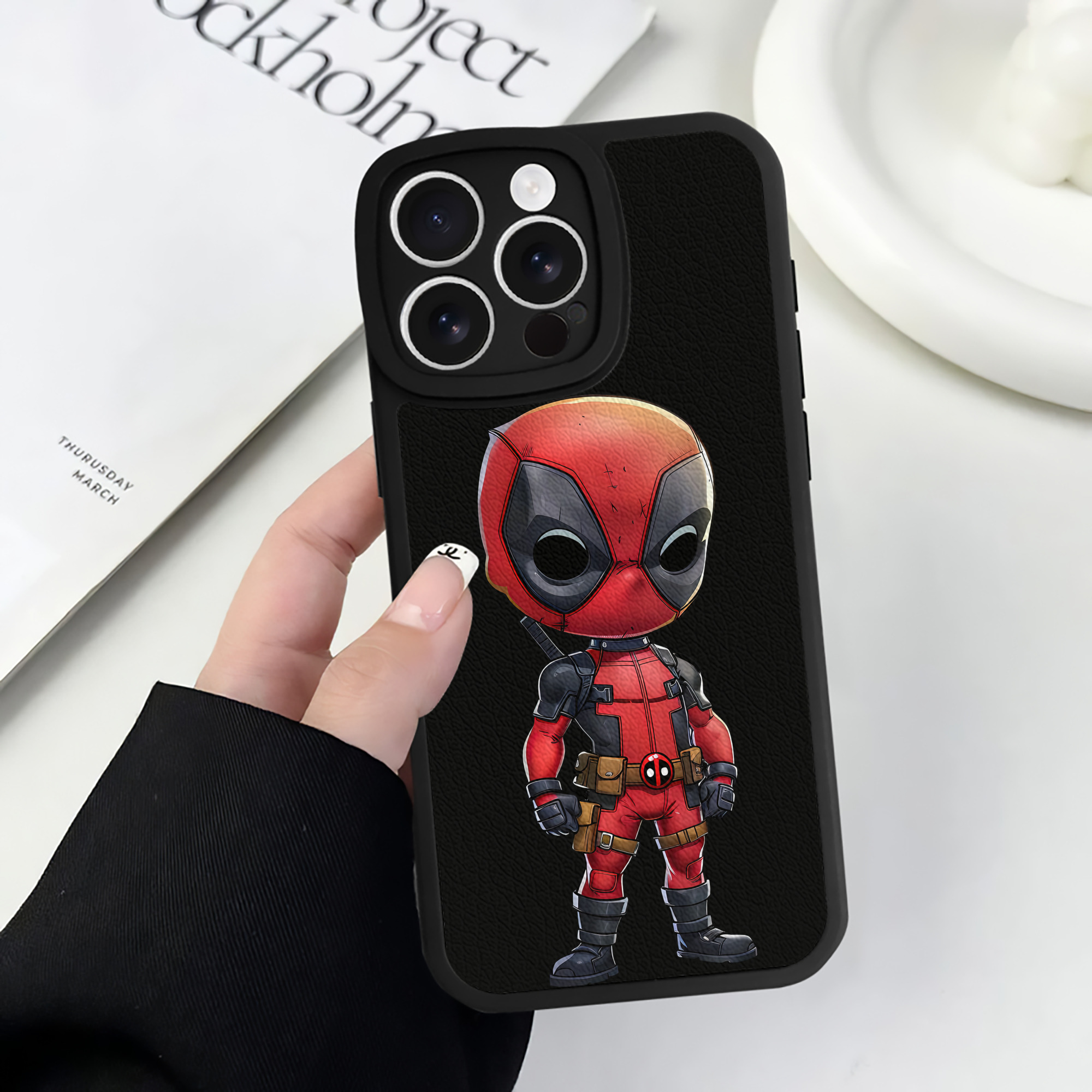 （画像用） Deadpool デッドプール 【iPhone 16シリーズ対応】シリコンスマホケース（レザー調） 材質：シリコン